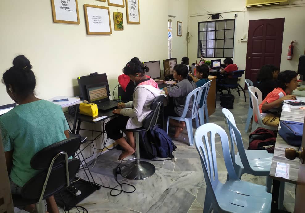 Girls on online study